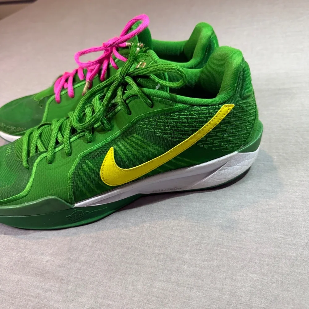 Nike Sabrina 2 Oregon Ducks Mens 13.5 Green Yellow  HQ4344-300 Basketball EUC‎